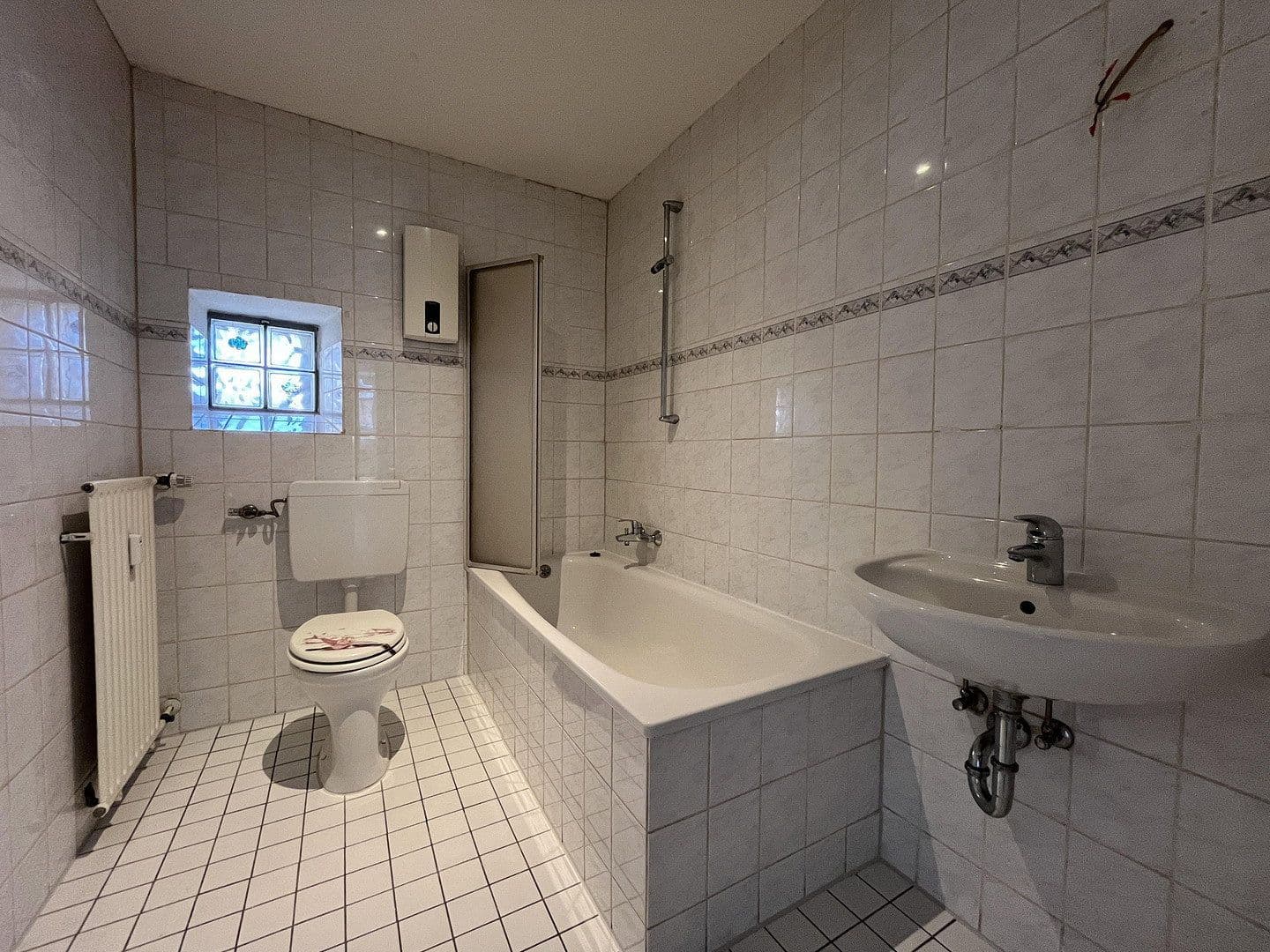 Prenájom bytu 3-izbový 65 m², Schmiedstraße 24, Oberhausen, Severné Porýnie - Westfálsko Prenájom bytu 3-izbový 65 m², Schmiedstraße 24, Oberhausen, Severné Porýnie - Westfálsko