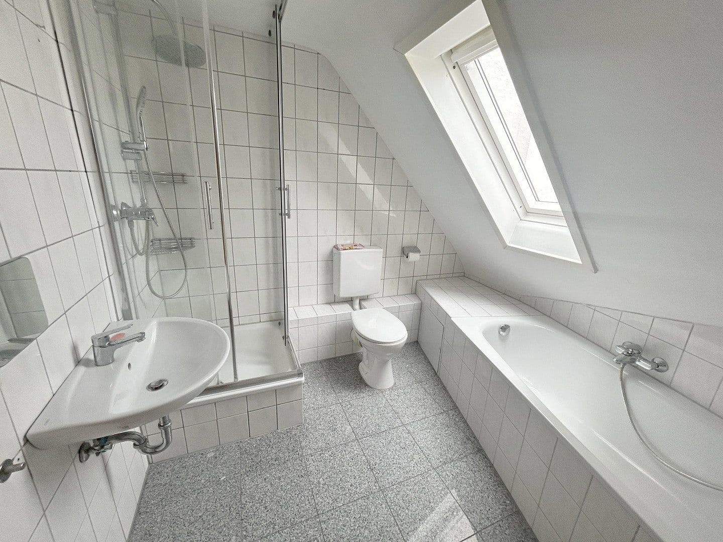 Prenájom bytu 5-izbový 85 m², Güterbahnhofstr. 23, Kornwestheim, Bádensko-Wurttembersko Prenájom bytu 5-izbový 85 m², Güterbahnhofstr. 23, Kornwestheim, Bádensko-Wurttembersko