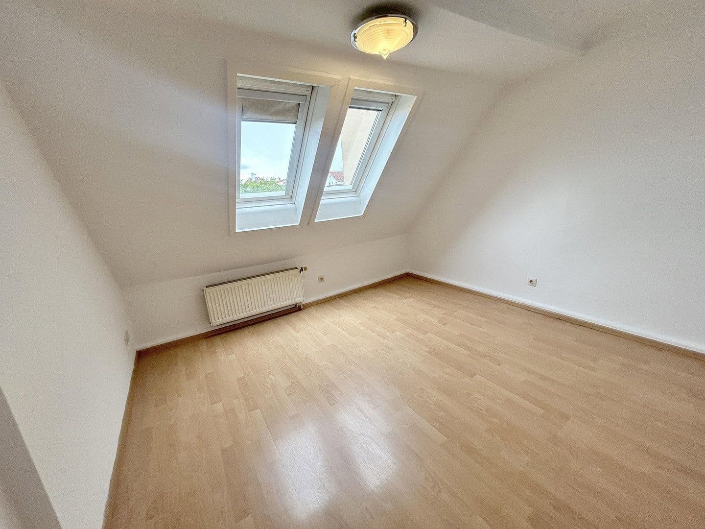 Prenájom bytu 5-izbový 85 m², Güterbahnhofstr. 23, Kornwestheim, Bádensko-Wurttembersko Prenájom bytu 5-izbový 85 m², Güterbahnhofstr. 23, Kornwestheim, Bádensko-Wurttembersko