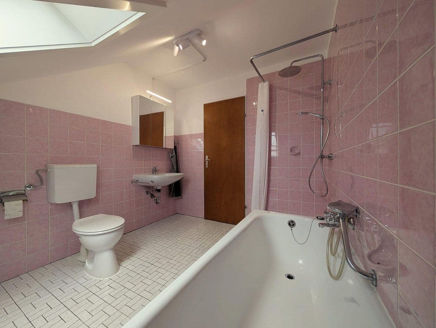 Prenájom bytu 2-izbový 54 m², Friedrich-Münch-Straße 45, Mühlacker, Bádensko-Wurttembersko Prenájom bytu 2-izbový 54 m², Friedrich-Münch-Straße 45, Mühlacker, Bádensko-Wurttembersko