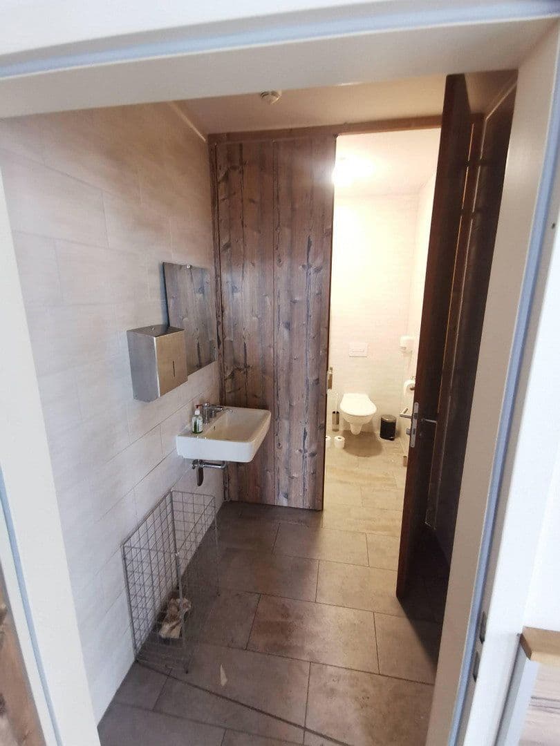 Prenájom kancelárie 130 m², Bahnhofstraße 5, Senftenberg - Zły Komorow, Brandenbursko Prenájom kancelárie 130 m², Bahnhofstraße 5, Senftenberg - Zły Komorow, Brandenbursko
