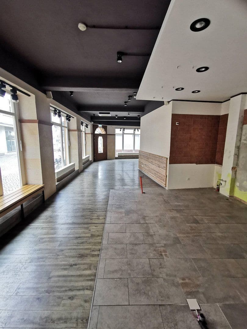 Prenájom kancelárie 130 m², Bahnhofstraße 5, Senftenberg - Zły Komorow, Brandenbursko Prenájom kancelárie 130 m², Bahnhofstraße 5, Senftenberg - Zły Komorow, Brandenbursko