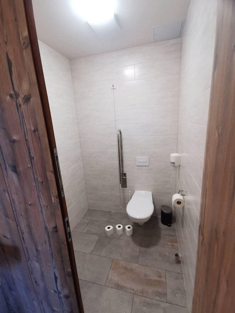 Prenájom kancelárie 130 m², Bahnhofstraße 5, Senftenberg - Zły Komorow, Brandenbursko Prenájom kancelárie 130 m², Bahnhofstraße 5, Senftenberg - Zły Komorow, Brandenbursko