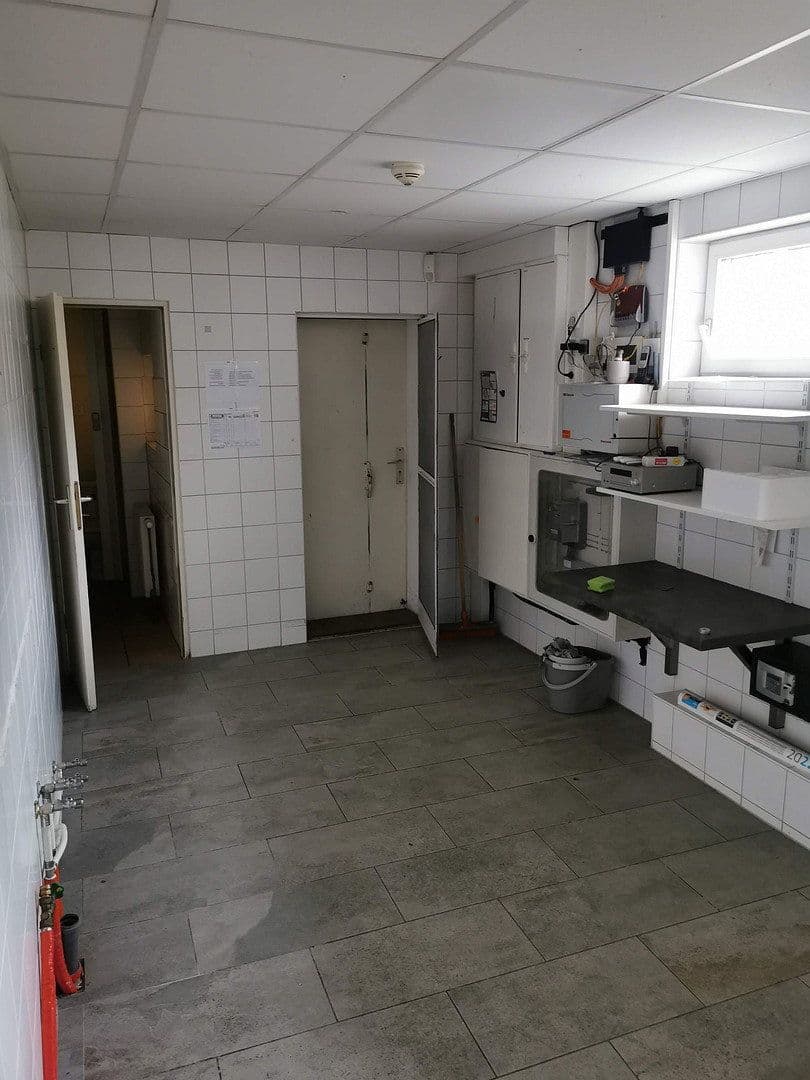 Prenájom kancelárie 130 m², Bahnhofstraße 5, Senftenberg - Zły Komorow, Brandenbursko Prenájom kancelárie 130 m², Bahnhofstraße 5, Senftenberg - Zły Komorow, Brandenbursko