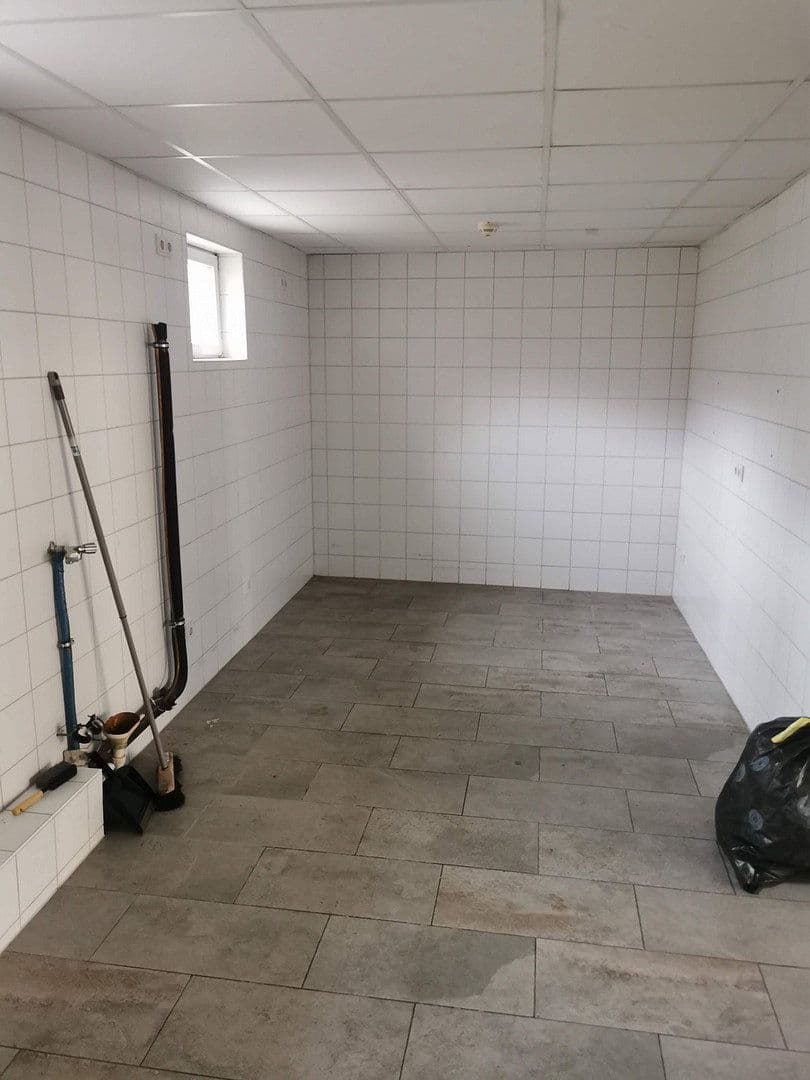 Prenájom kancelárie 130 m², Bahnhofstraße 5, Senftenberg - Zły Komorow, Brandenbursko Prenájom kancelárie 130 m², Bahnhofstraße 5, Senftenberg - Zły Komorow, Brandenbursko
