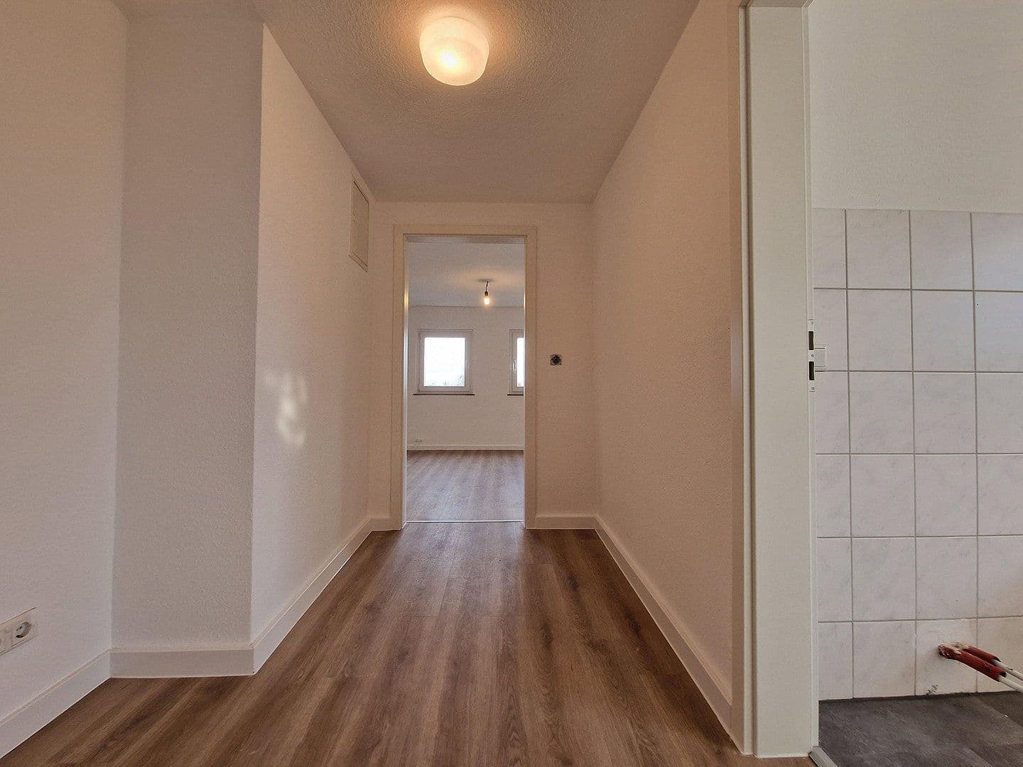 Prenájom bytu 1-izbový 38 m², Düsseldorfer Str. 177, Leverkusen, Severné Porýnie - Westfálsko Prenájom bytu 1-izbový 38 m², Düsseldorfer Str. 177, Leverkusen, Severné Porýnie - Westfálsko