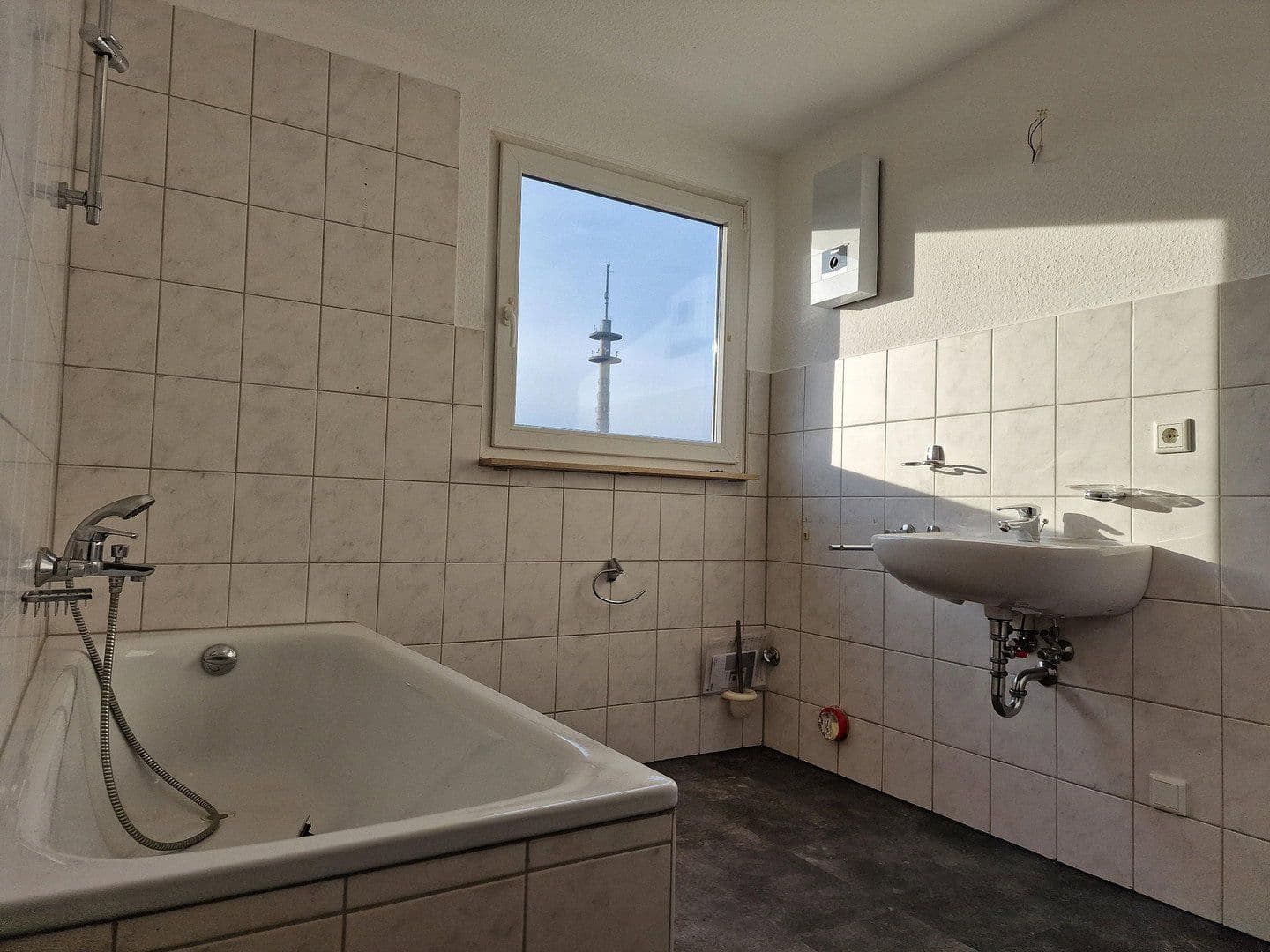 Prenájom bytu 1-izbový 38 m², Düsseldorfer Str. 177, Leverkusen, Severné Porýnie - Westfálsko Prenájom bytu 1-izbový 38 m², Düsseldorfer Str. 177, Leverkusen, Severné Porýnie - Westfálsko