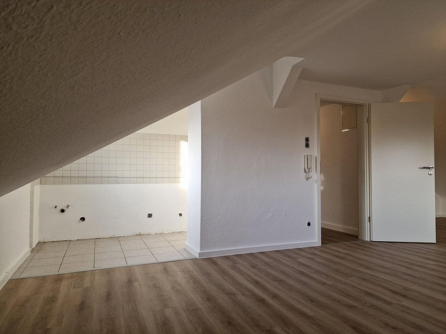 Prenájom bytu 1-izbový 38 m², Düsseldorfer Str. 177, Leverkusen, Severné Porýnie - Westfálsko Prenájom bytu 1-izbový 38 m², Düsseldorfer Str. 177, Leverkusen, Severné Porýnie - Westfálsko