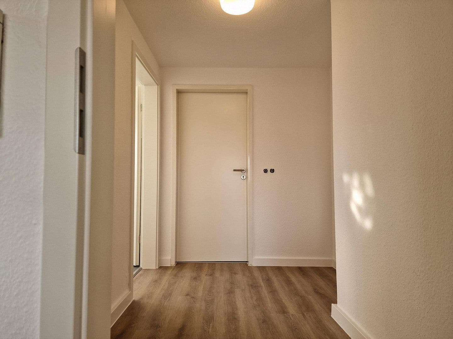 Prenájom bytu 1-izbový 38 m², Düsseldorfer Str. 177, Leverkusen, Severné Porýnie - Westfálsko Prenájom bytu 1-izbový 38 m², Düsseldorfer Str. 177, Leverkusen, Severné Porýnie - Westfálsko