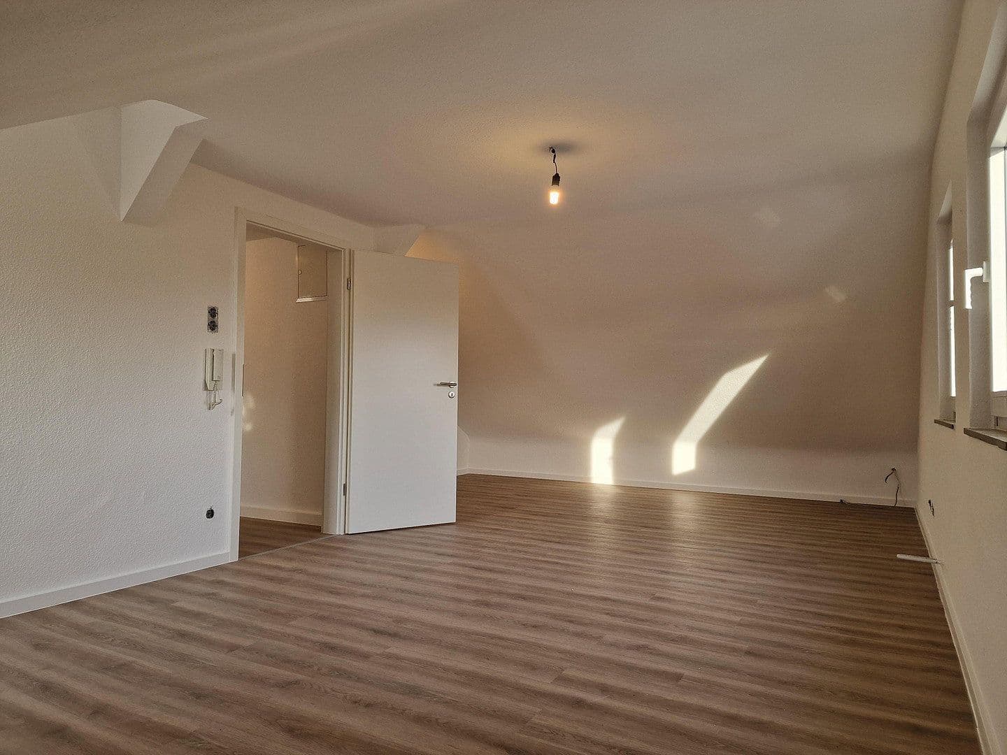 Prenájom bytu 1-izbový 38 m², Düsseldorfer Str. 177, Leverkusen, Severné Porýnie - Westfálsko Prenájom bytu 1-izbový 38 m², Düsseldorfer Str. 177, Leverkusen, Severné Porýnie - Westfálsko