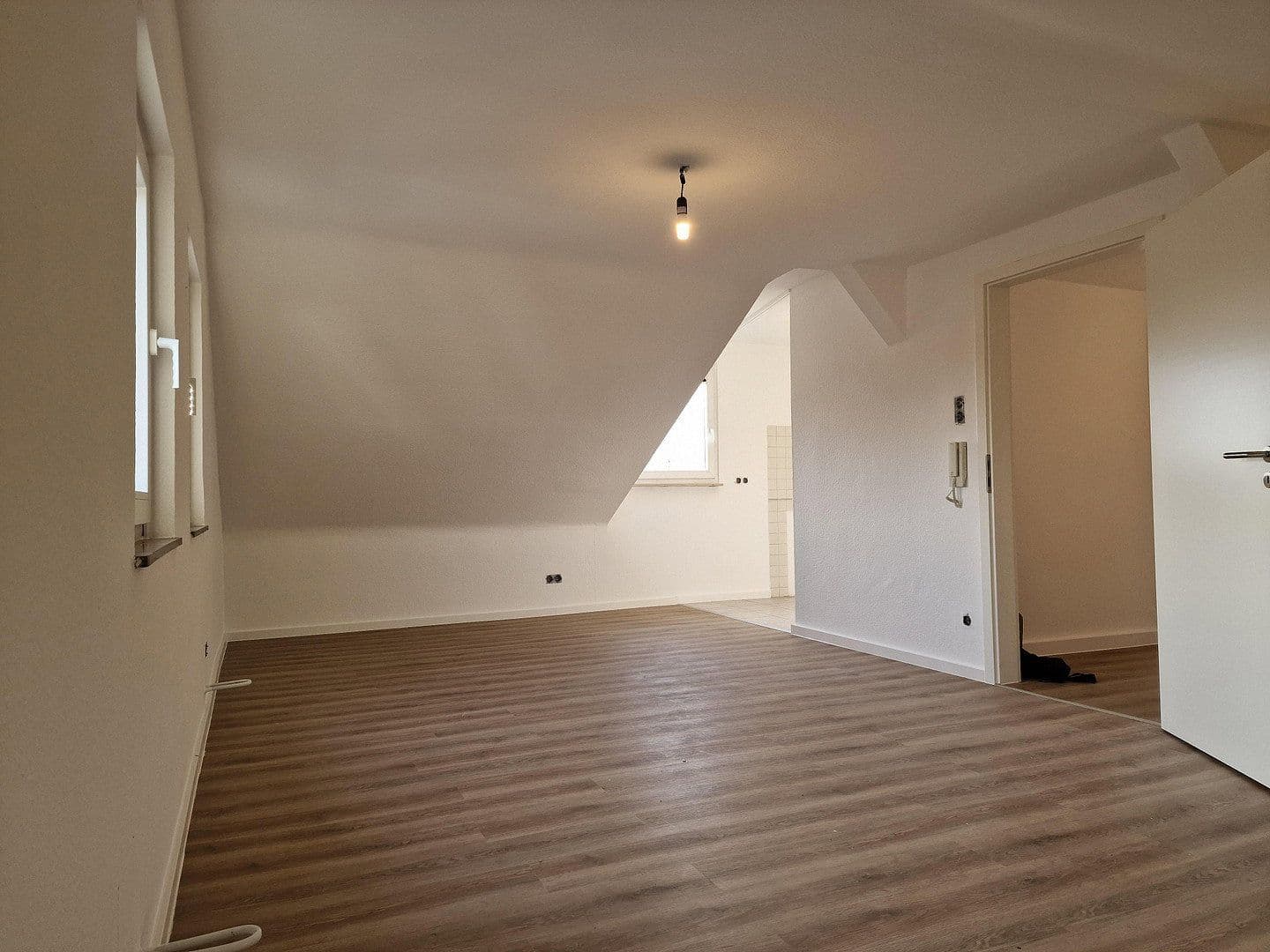 Prenájom bytu 1-izbový 38 m², Düsseldorfer Str. 177, Leverkusen, Severné Porýnie - Westfálsko Prenájom bytu 1-izbový 38 m², Düsseldorfer Str. 177, Leverkusen, Severné Porýnie - Westfálsko