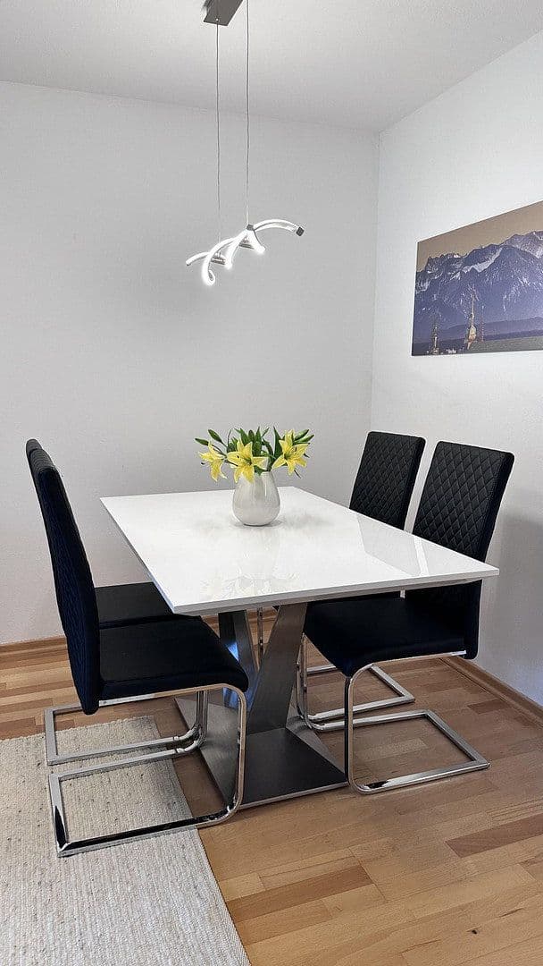 Prenájom bytu 3-izbový 73 m², München, Bavorsko Prenájom bytu 3-izbový 73 m², München, Bavorsko