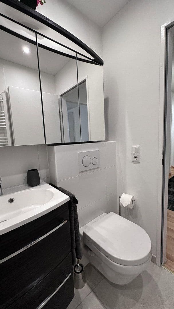 Prenájom bytu 3-izbový 73 m², München, Bavorsko Prenájom bytu 3-izbový 73 m², München, Bavorsko