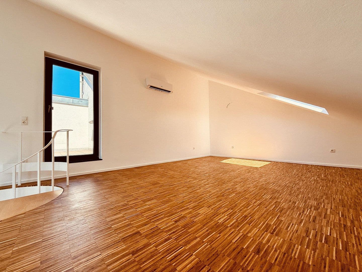 Prenájom bytu 2-izbový 92 m², Arndtstraße 32-34, Köln, Severné Porýnie - Westfálsko Prenájom bytu 2-izbový 92 m², Arndtstraße 32-34, Köln, Severné Porýnie - Westfálsko