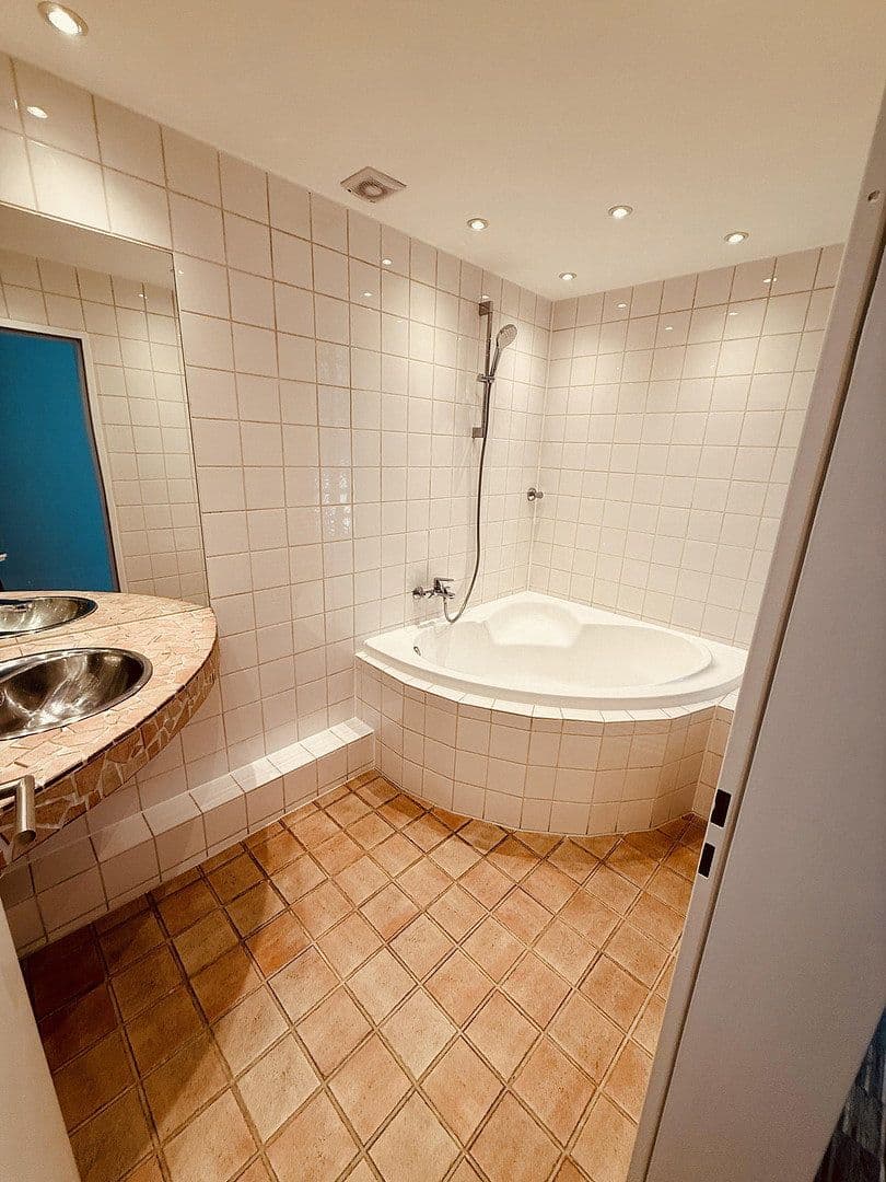 Prenájom bytu 2-izbový 92 m², Arndtstraße 32-34, Köln, Severné Porýnie - Westfálsko Prenájom bytu 2-izbový 92 m², Arndtstraße 32-34, Köln, Severné Porýnie - Westfálsko