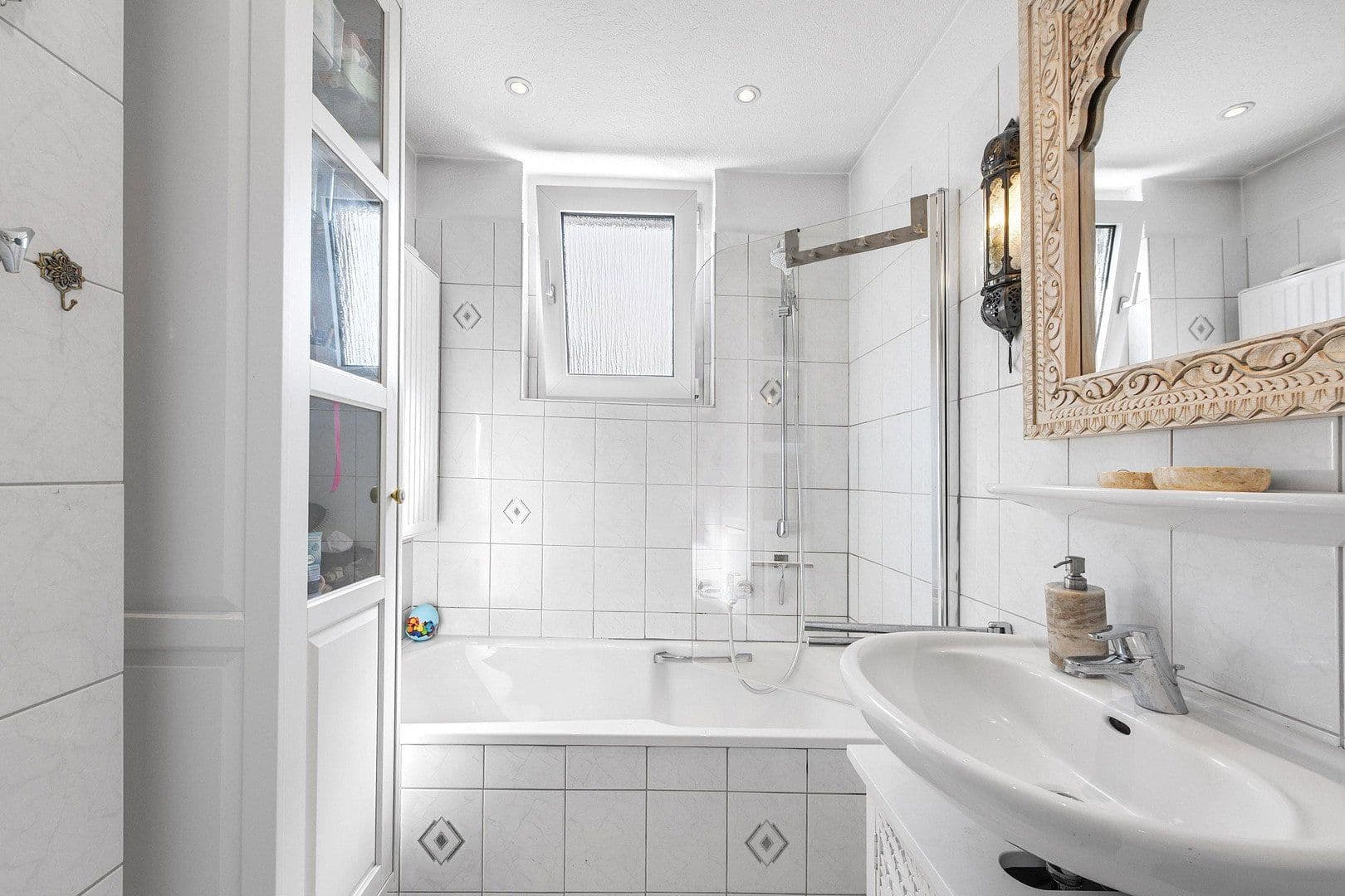 Prenájom bytu 2-izbový 100 m², Fischerstr. 45, Düsseldorf, Severné Porýnie - Westfálsko Prenájom bytu 2-izbový 100 m², Fischerstr. 45, Düsseldorf, Severné Porýnie - Westfálsko
