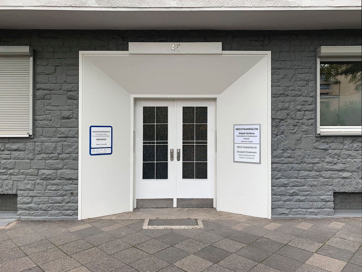Prenájom bytu 2-izbový 100 m², Fischerstr. 45, Düsseldorf, Severné Porýnie - Westfálsko Prenájom bytu 2-izbový 100 m², Fischerstr. 45, Düsseldorf, Severné Porýnie - Westfálsko