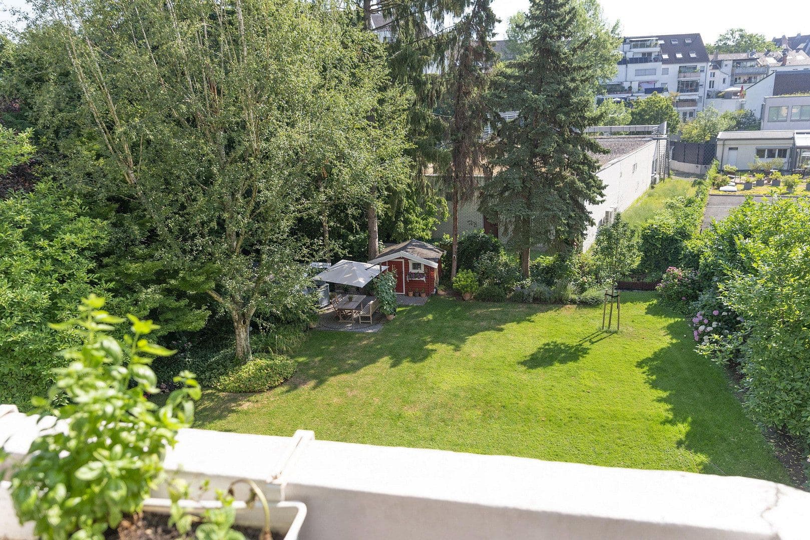 Prenájom bytu 2-izbový 100 m², Fischerstr. 45, Düsseldorf, Severné Porýnie - Westfálsko Prenájom bytu 2-izbový 100 m², Fischerstr. 45, Düsseldorf, Severné Porýnie - Westfálsko