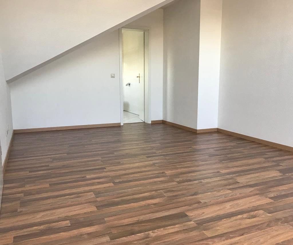 Prenájom bytu 2-izbový 71 m², Carolastraße 32, Zwickau, Sasko Prenájom bytu 2-izbový 71 m², Carolastraße 32, Zwickau, Sasko