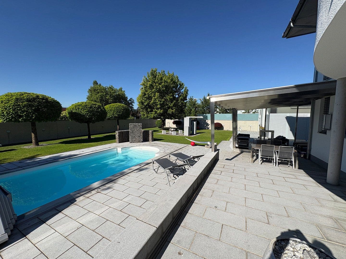 Predaj domu 572 m², pozemok 1.923 m², Rosenweg 8, Vöcklabruck, Horné Rakúsko Predaj domu 572 m², pozemok 1.923 m², Rosenweg 8, Vöcklabruck, Horné Rakúsko
