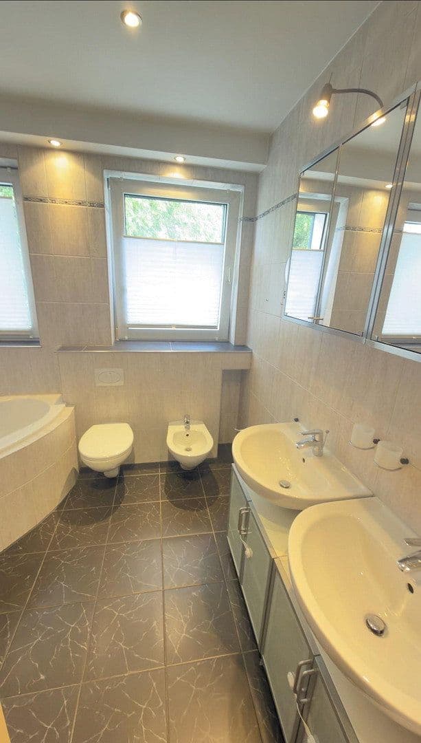 Predaj bytu 4-izbový 105 m², Friedenstraße 2, Heiligenhaus, Severné Porýnie - Westfálsko Predaj bytu 4-izbový 105 m², Friedenstraße 2, Heiligenhaus, Severné Porýnie - Westfálsko