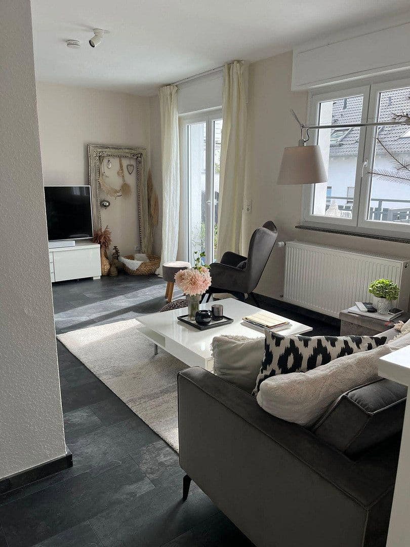 Prenájom domu 123 m², pozemok 96 m², Heusenstamm, Hesensko Prenájom domu 123 m², pozemok 96 m², Heusenstamm, Hesensko
