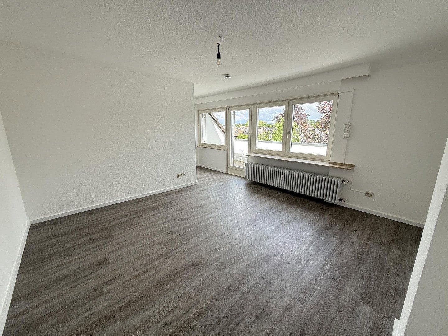 Prenájom bytu 2-izbový 73 m², Leverkusen, Severné Porýnie - Westfálsko Prenájom bytu 2-izbový 73 m², Leverkusen, Severné Porýnie - Westfálsko