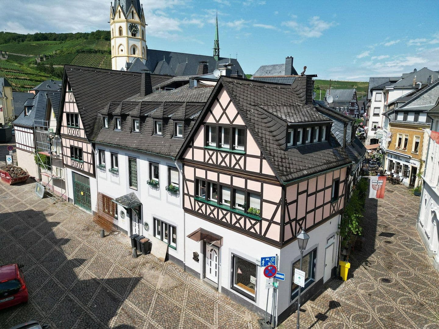 Predaj domu 438 m², pozemok 164 m², Johannes-Müller-Straße 2, Bad Neuenahr-Ahrweiler, Porýnie-Falcko Predaj domu 438 m², pozemok 164 m², Johannes-Müller-Straße 2, Bad Neuenahr-Ahrweiler, Porýnie-Falcko