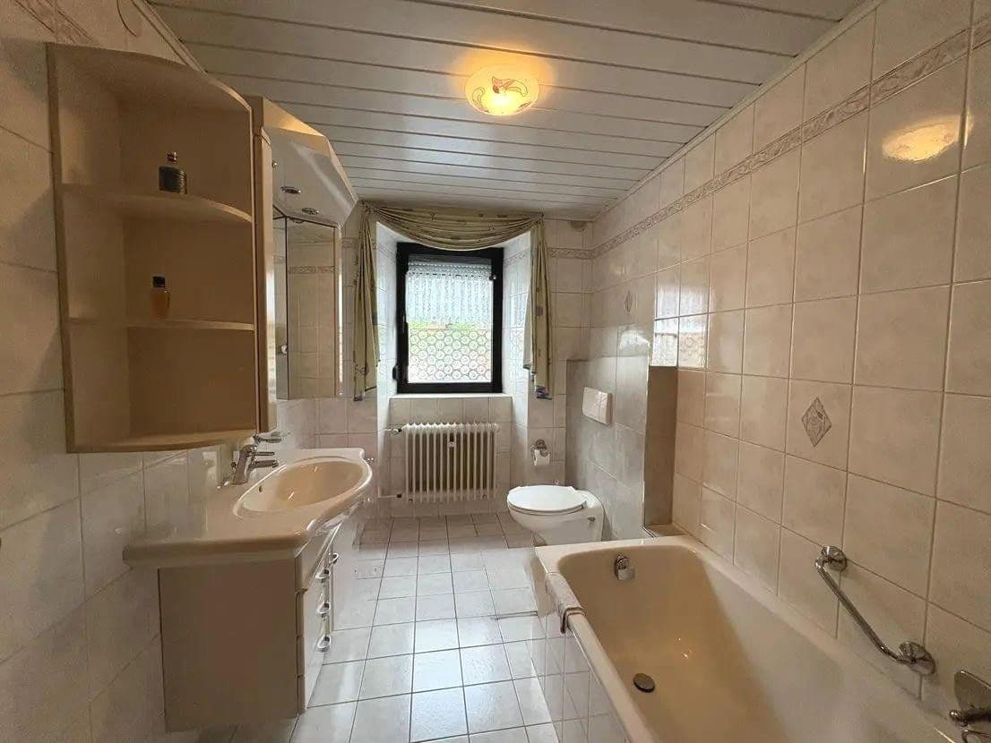 Predaj domu 172 m², pozemok 1.234 m², Hunsrückstraße 2, Horath, Porýnie-Falcko Predaj domu 172 m², pozemok 1.234 m², Hunsrückstraße 2, Horath, Porýnie-Falcko
