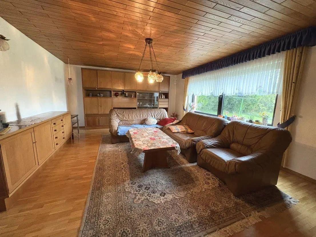 Predaj domu 172 m², pozemok 1.234 m², Hunsrückstraße 2, Horath, Porýnie-Falcko Predaj domu 172 m², pozemok 1.234 m², Hunsrückstraße 2, Horath, Porýnie-Falcko