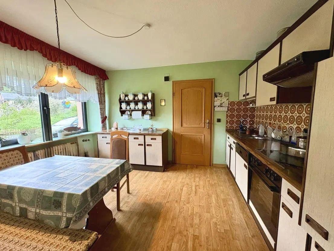 Predaj domu 172 m², pozemok 1.234 m², Hunsrückstraße 2, Horath, Porýnie-Falcko Predaj domu 172 m², pozemok 1.234 m², Hunsrückstraße 2, Horath, Porýnie-Falcko