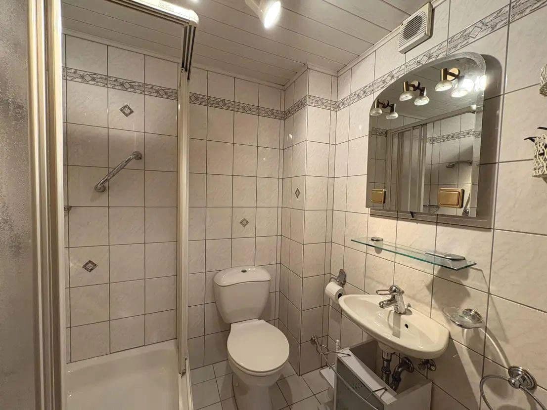 Predaj domu 172 m², pozemok 1.234 m², Hunsrückstraße 2, Horath, Porýnie-Falcko Predaj domu 172 m², pozemok 1.234 m², Hunsrückstraße 2, Horath, Porýnie-Falcko