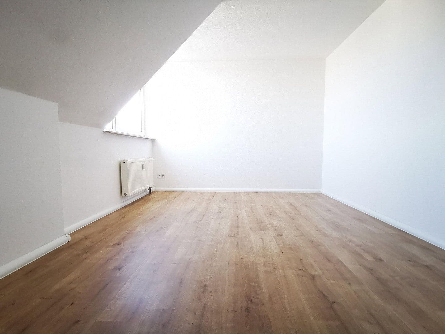 Prenájom bytu 3-izbový 84 m², Arthur-Bretschneider-Strasse 13, Chemnitz, Sasko Prenájom bytu 3-izbový 84 m², Arthur-Bretschneider-Strasse 13, Chemnitz, Sasko