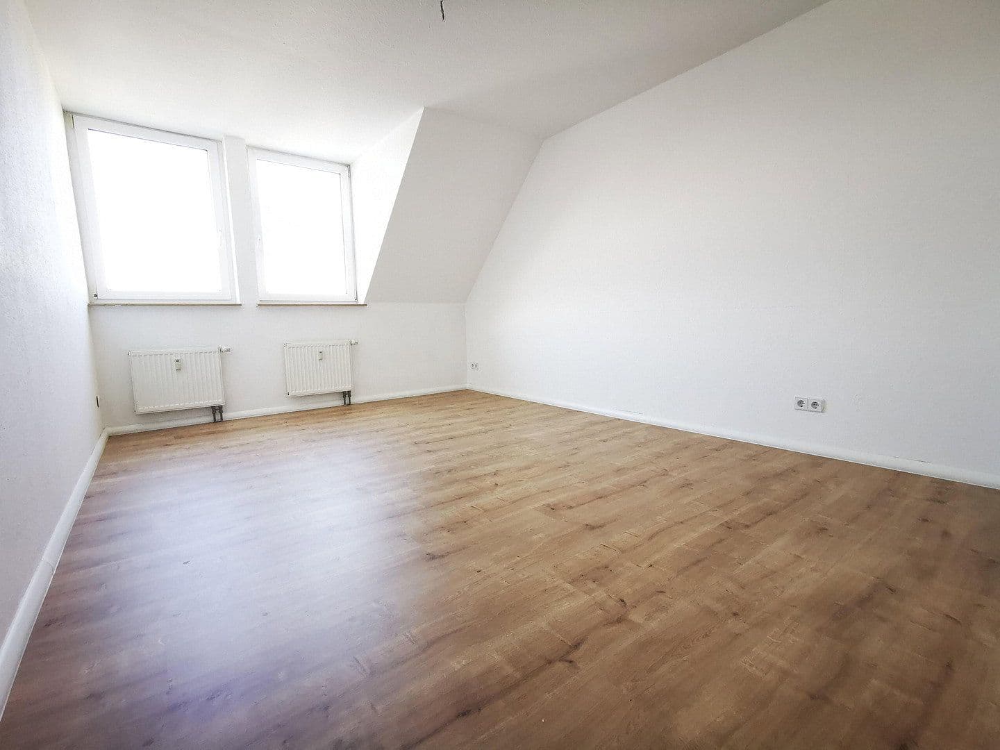 Prenájom bytu 3-izbový 84 m², Arthur-Bretschneider-Strasse 13, Chemnitz, Sasko Prenájom bytu 3-izbový 84 m², Arthur-Bretschneider-Strasse 13, Chemnitz, Sasko