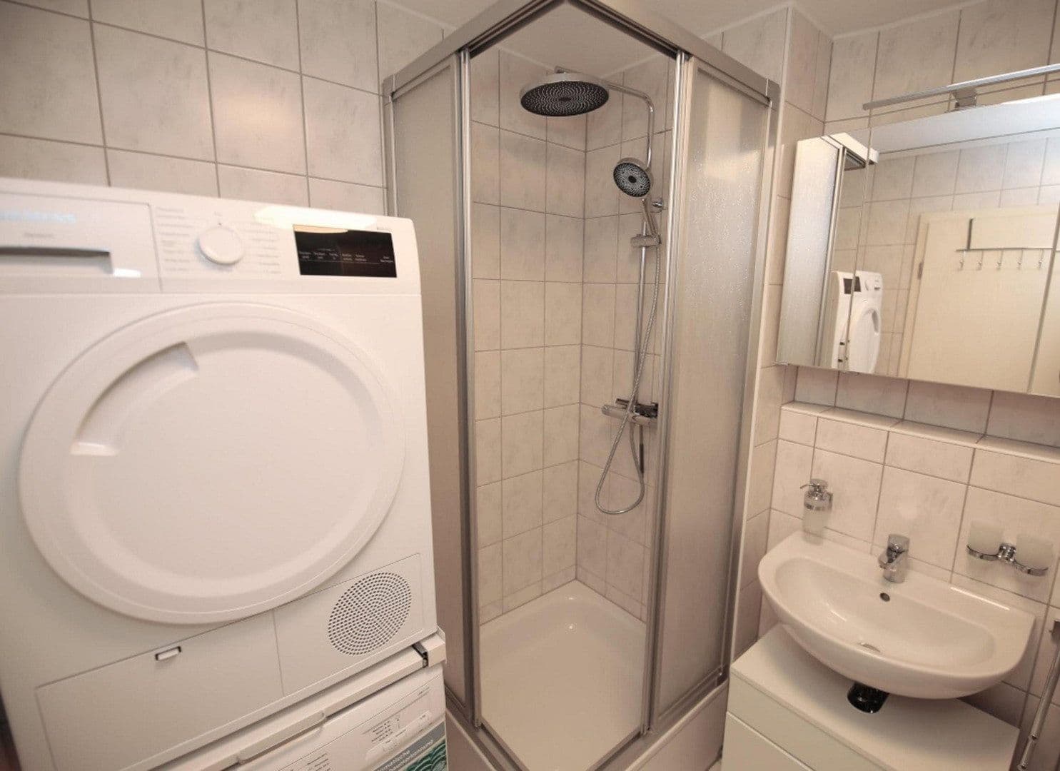 Prenájom bytu 1-izbový 53 m², Wilhelm-Leuschner-Straße 47, Karlsruhe, Bádensko-Wurttembersko Prenájom bytu 1-izbový 53 m², Wilhelm-Leuschner-Straße 47, Karlsruhe, Bádensko-Wurttembersko