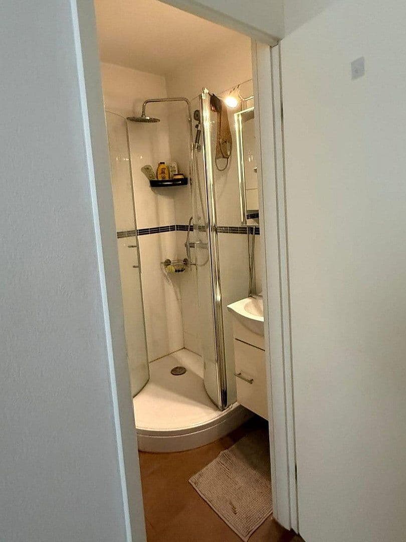 Prenájom bytu 2-izbový 45 m², Köln, Severné Porýnie - Westfálsko Prenájom bytu 2-izbový 45 m², Köln, Severné Porýnie - Westfálsko