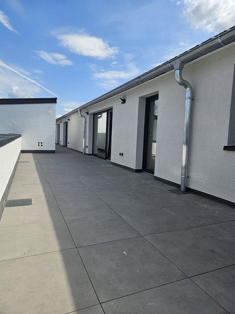 Prenájom bytu 4-izbový 110 m², Stuttgart (Wangen), Bádensko-Wurttembersko Prenájom bytu 4-izbový 110 m², Stuttgart (Wangen), Bádensko-Wurttembersko