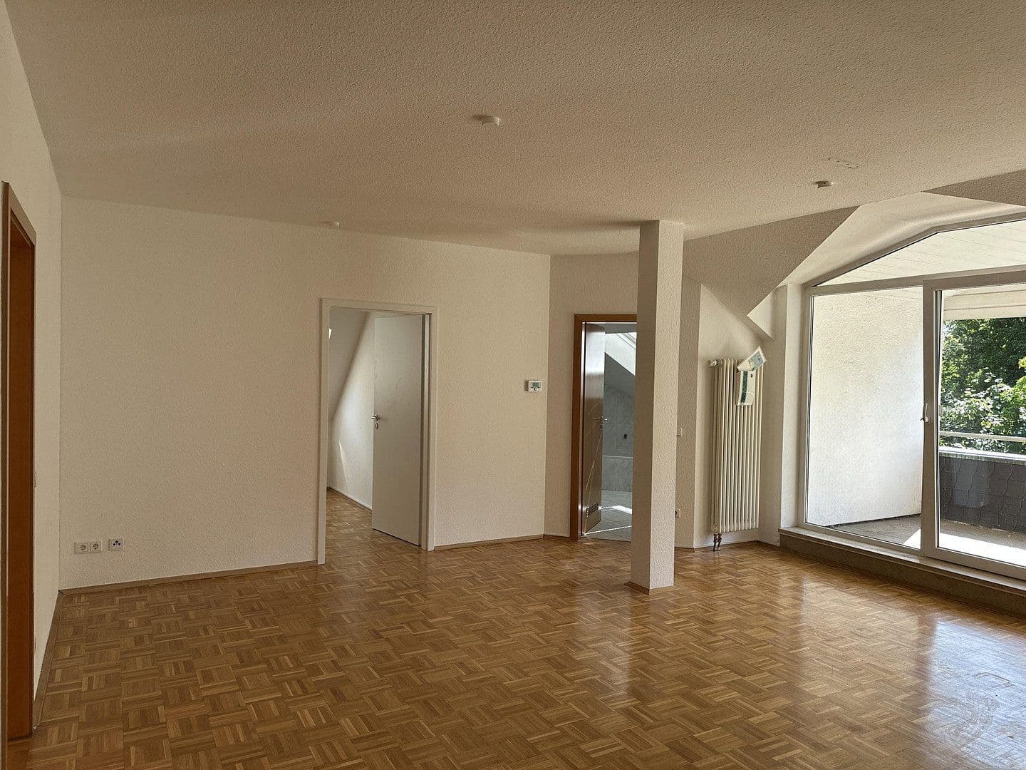 Prenájom bytu 4-izbový 106 m², Landgraf-Karl-Straße 19 A, Kassel, Hesensko Prenájom bytu 4-izbový 106 m², Landgraf-Karl-Straße 19 A, Kassel, Hesensko