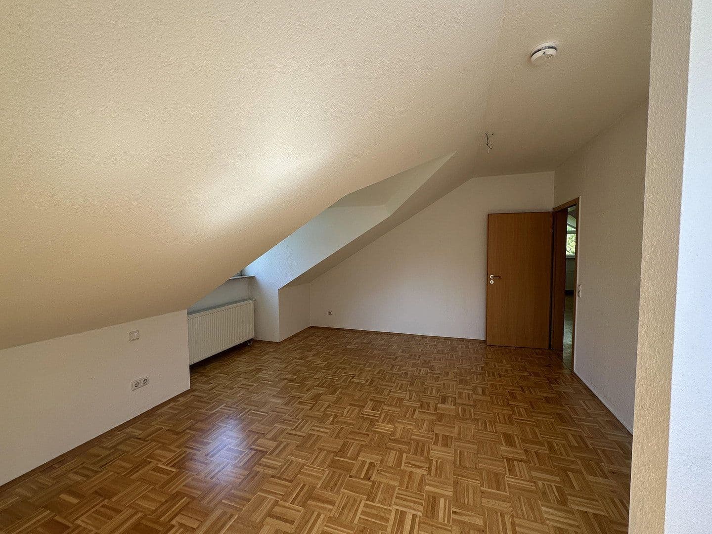 Prenájom bytu 4-izbový 106 m², Landgraf-Karl-Straße 19 A, Kassel, Hesensko Prenájom bytu 4-izbový 106 m², Landgraf-Karl-Straße 19 A, Kassel, Hesensko