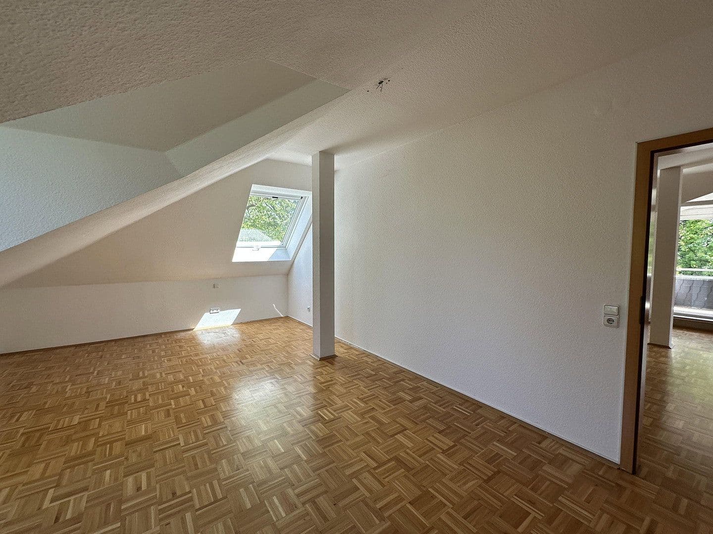 Prenájom bytu 4-izbový 106 m², Landgraf-Karl-Straße 19 A, Kassel, Hesensko Prenájom bytu 4-izbový 106 m², Landgraf-Karl-Straße 19 A, Kassel, Hesensko