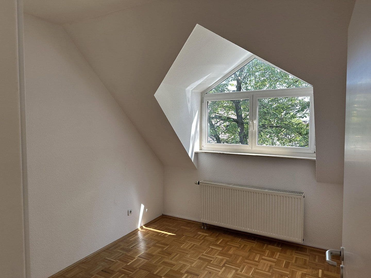 Prenájom bytu 4-izbový 106 m², Landgraf-Karl-Straße 19 A, Kassel, Hesensko Prenájom bytu 4-izbový 106 m², Landgraf-Karl-Straße 19 A, Kassel, Hesensko