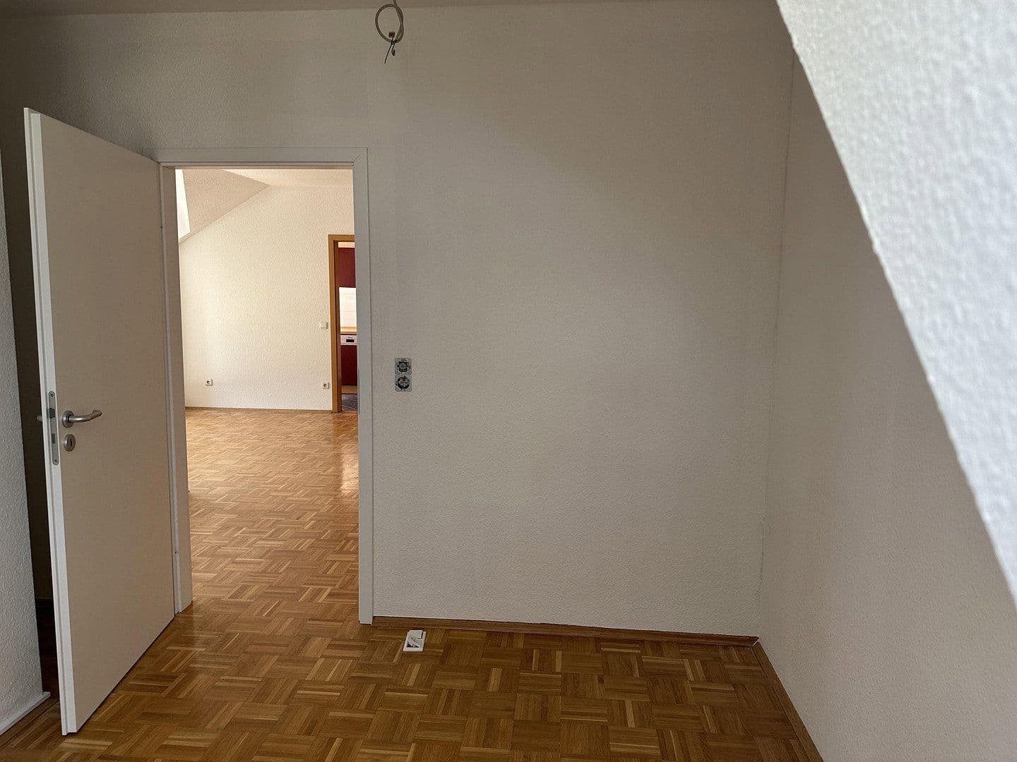 Prenájom bytu 4-izbový 106 m², Landgraf-Karl-Straße 19 A, Kassel, Hesensko Prenájom bytu 4-izbový 106 m², Landgraf-Karl-Straße 19 A, Kassel, Hesensko