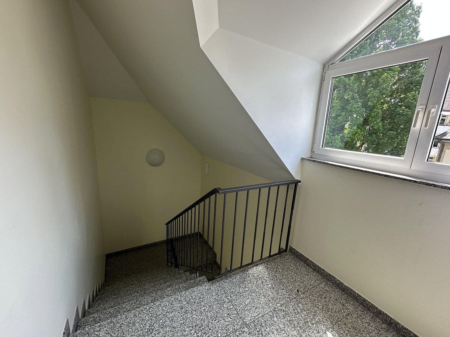 Prenájom bytu 4-izbový 106 m², Landgraf-Karl-Straße 19 A, Kassel, Hesensko Prenájom bytu 4-izbový 106 m², Landgraf-Karl-Straße 19 A, Kassel, Hesensko