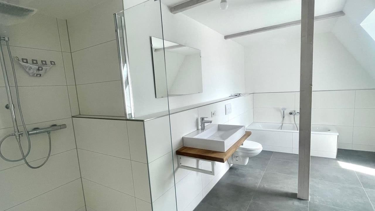Prenájom bytu 4-izbový 124 m², Hollern-Twielenfleth, Dolné Sasko Prenájom bytu 4-izbový 124 m², Hollern-Twielenfleth, Dolné Sasko
