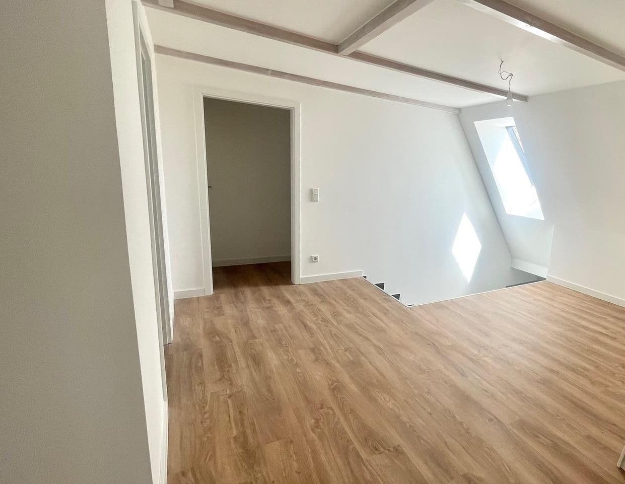 Prenájom bytu 4-izbový 124 m², Hollern-Twielenfleth, Dolné Sasko Prenájom bytu 4-izbový 124 m², Hollern-Twielenfleth, Dolné Sasko