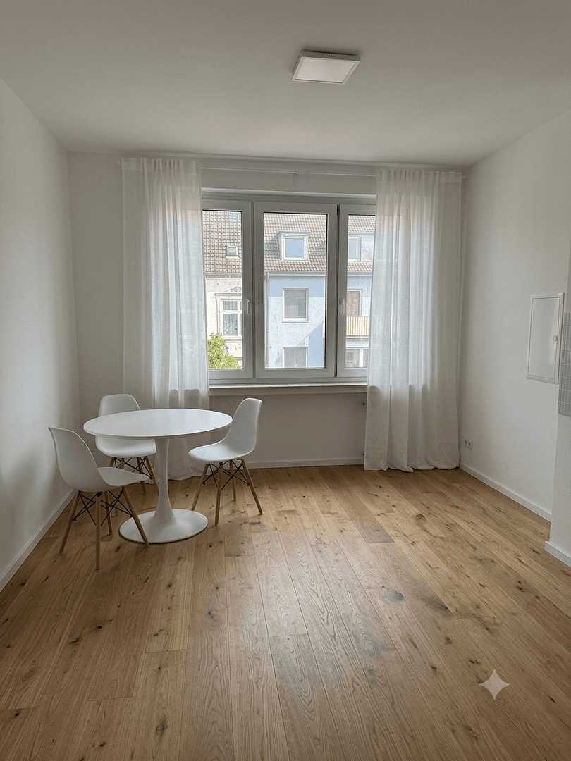 Prenájom bytu 2-izbový 40 m², Ackerstrasse 142, Düsseldorf, Severné Porýnie - Westfálsko Prenájom bytu 2-izbový 40 m², Ackerstrasse 142, Düsseldorf, Severné Porýnie - Westfálsko