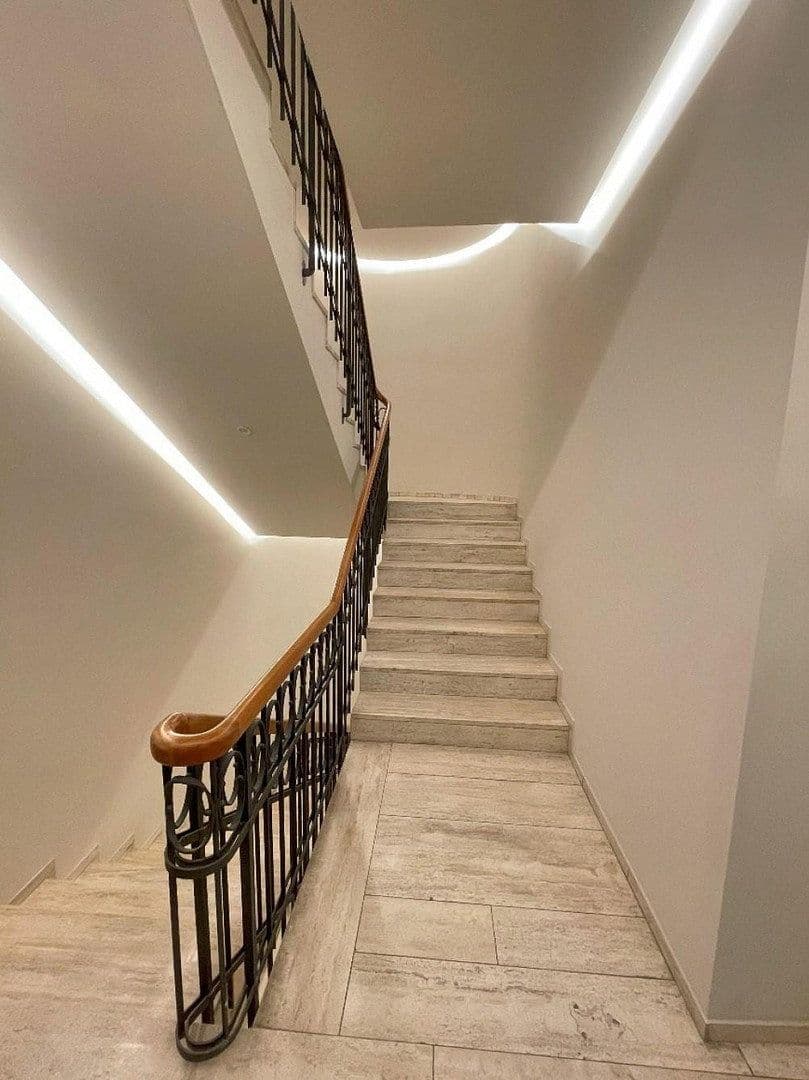Prenájom kancelárie 135 m², Stuttgart, Bádensko-Wurttembersko Prenájom kancelárie 135 m², Stuttgart, Bádensko-Wurttembersko