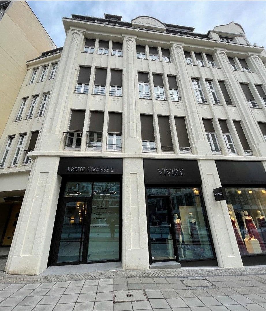 Prenájom kancelárie 135 m², Stuttgart, Bádensko-Wurttembersko Prenájom kancelárie 135 m², Stuttgart, Bádensko-Wurttembersko