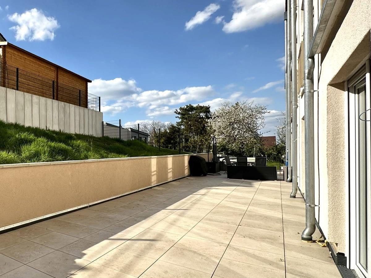 Prenájom bytu 4-izbový 121 m², Kieselbronn, Bádensko-Wurttembersko Prenájom bytu 4-izbový 121 m², Kieselbronn, Bádensko-Wurttembersko
