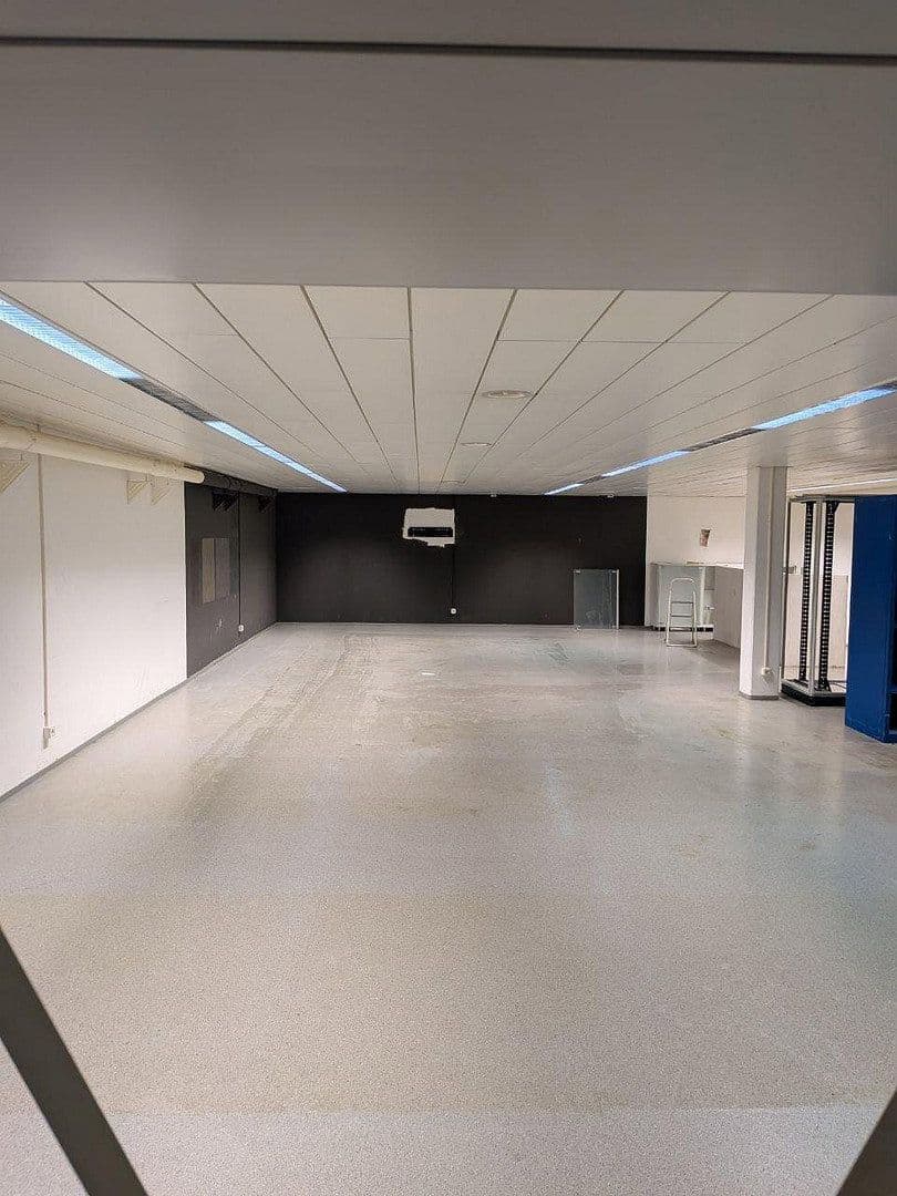 Prenájom nebytového priestoru 180 m², Wiesecker Weg,17, Gießen, Hesensko Prenájom nebytového priestoru 180 m², Wiesecker Weg,17, Gießen, Hesensko